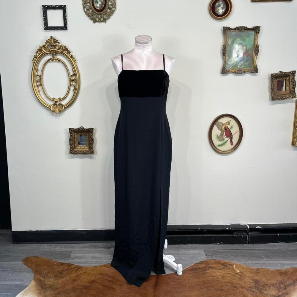 Jones New York Black Evening Gown – Classic Minimal Formal Maxi Dress